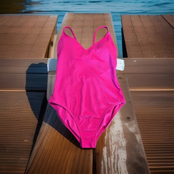Shade & Shore Other - Shade & Shore Women's Micro Crinkle V Neck X-Back One-piece Swimsuit - S (4-6)